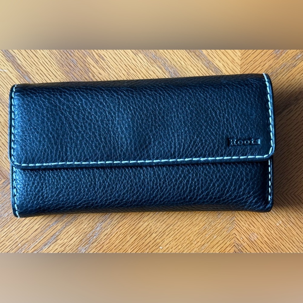 Roots Black Textured Leather Wallet